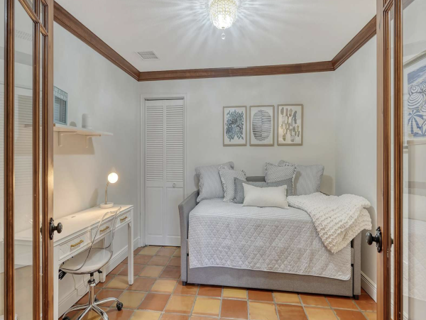 Lido Key Three Bedroom Vacation Home With Pool Walk To Beach